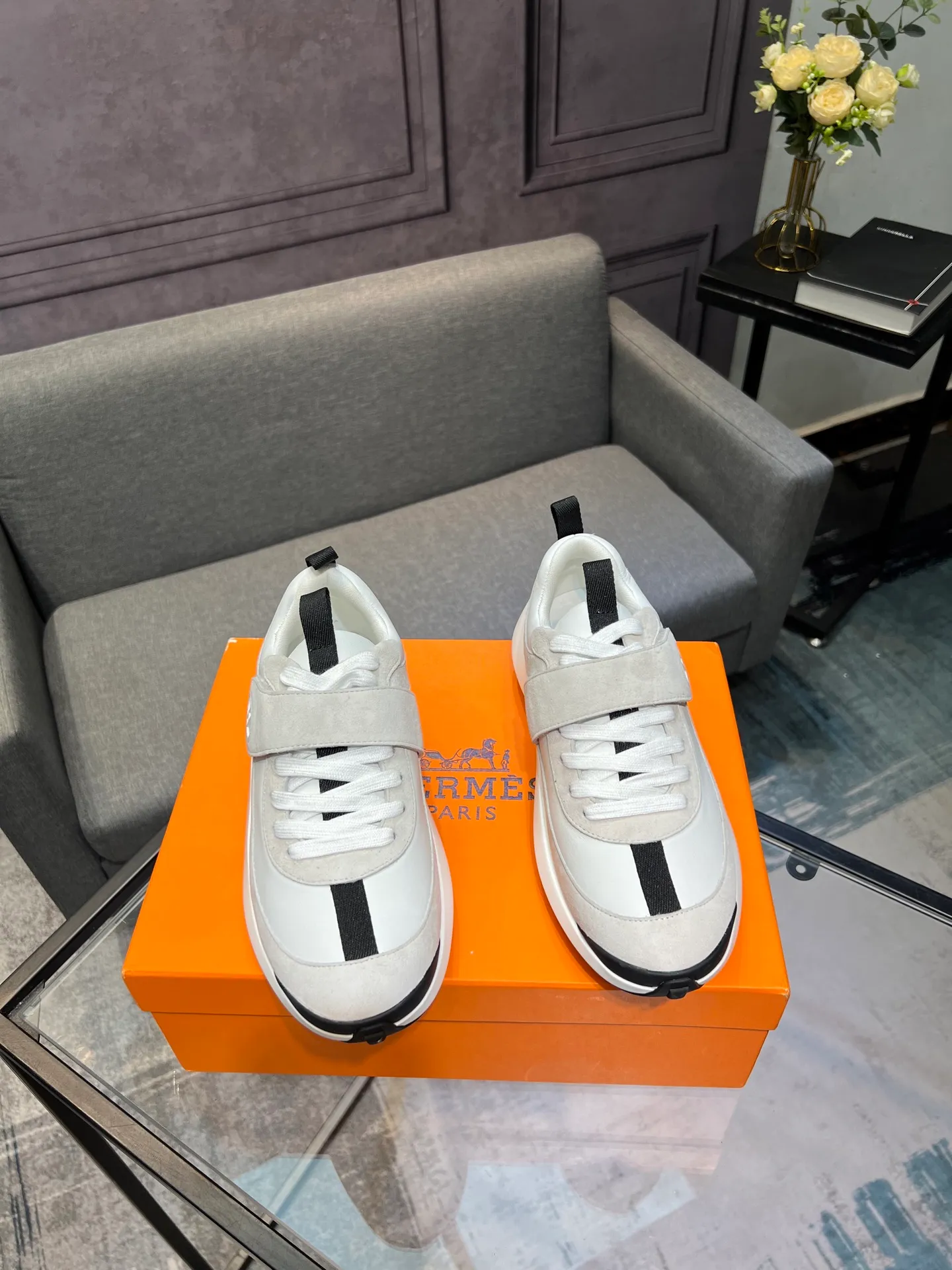 Men's shoes 💰600 Actual photos 🎬 [Hermès] Couple style, official website synchronization Counter quality French Paris catwalk style Simple and classic Imported original fabric Original 1:1 outsole! The highest version on the market! Size: Female 35-41. Male 39-45 (female 41, male 45 customized)